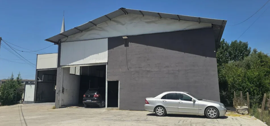 jepet me qera , magazine ne Vaqarr 250 m² 1.200 €