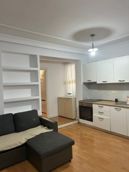 Tirane, jepet me qera apartament 2+1 Kati 2, 70 m² 700 € (Blloku)