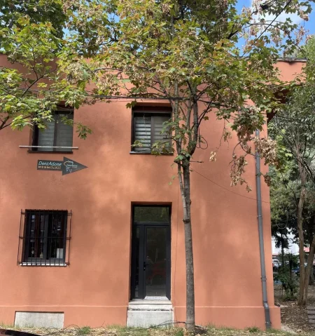 Tirane, jepet me qera dyqan Kati 0, 50 m² 700 € (Rruga Mihal Popi