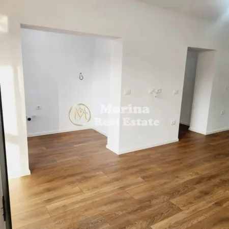 Tirane, shitet apartament 2+1 Kati 4, 77 m² 155.000 € (Ali Demi, Shkolla 1 Maj)