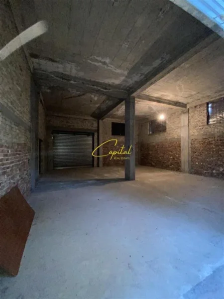 Tirane, jepet me qera ambjent biznesi Kati 0, 131 m² 750 € (KOMBINAT)