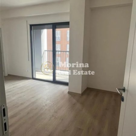 Tirane, jepet me qera ambjent biznesi Kati 3, 116 m² 800 € (Jordan Misja)