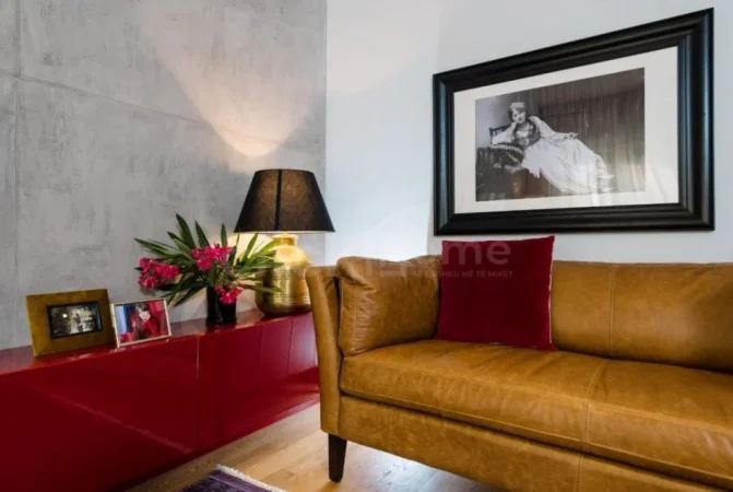 Tirane, shitet apartament 3+1+Ballkon , 278 m² (Sauk)