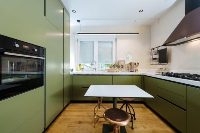 Tirane, shitet apartament 3+1+Ballkon , 278 m² (Sauk)