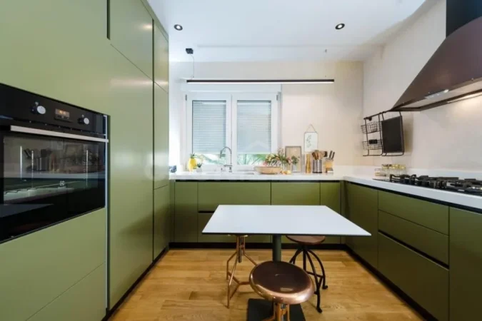 Tirane, shitet apartament 3+1+Ballkon , 278 m² (Sauk)