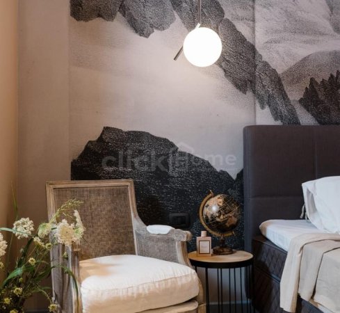 Tirane, shitet apartament 3+1+Ballkon , 278 m² (Sauk)