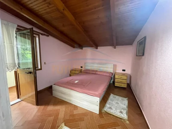 Tirane, jepet me qera apartament 3+1 Kati 3, 167 m² 800 € (Vilat Gjermane)