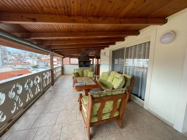 Tirane, jepet me qera apartament 3+1 Kati 3, 167 m² 800 € (Vilat Gjermane)