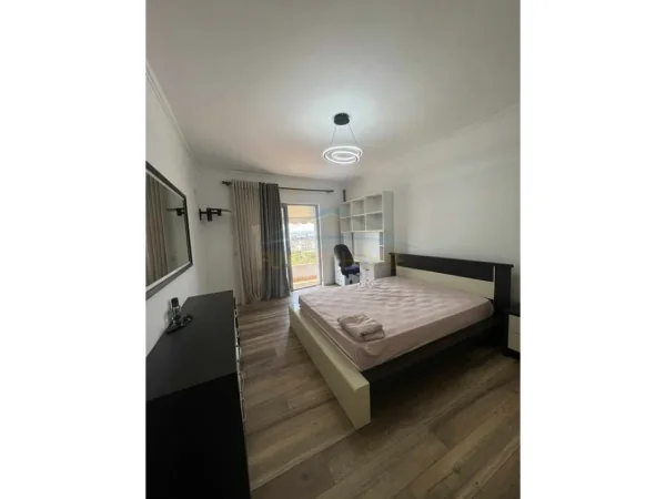Tirane, jepet me qera apartament 2+1 Kati 4, 94 m² 650 € (Rruga e Dibres)