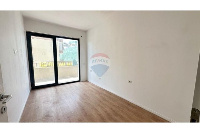 Tirane, shitet apartament 1+1 , 78 m² 179.500 € (Liqeni i Thate)
