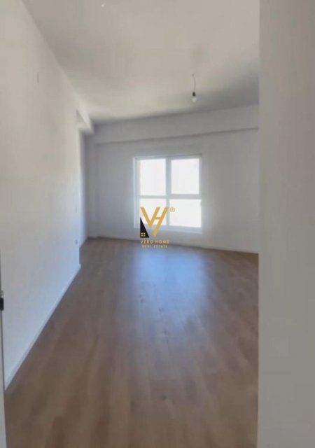 Tirane, jepet me qera apartament 3+1+Ballkon Kati 4, 120 m² 600 € (ALI DEMI)