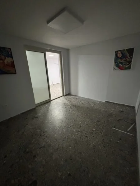 Tirane, jepet me qera apartament 2+1 Kati 0, 80 m² 700 € (Rruga emil legrand)
