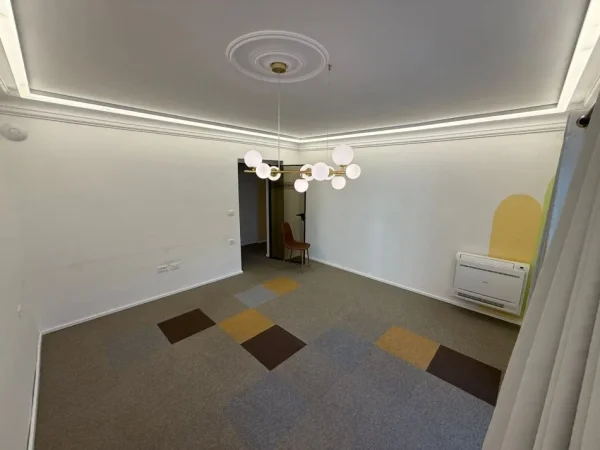 Tirane, jepet me qera zyre Kati 2, 130 m² 2.000 € (Zogu i Zi)