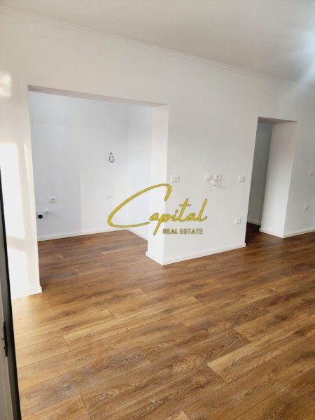 Tirane, jepet me qera apartament 2+1 Kati 4, 77 m² 155.000 € (ALI DEMI)