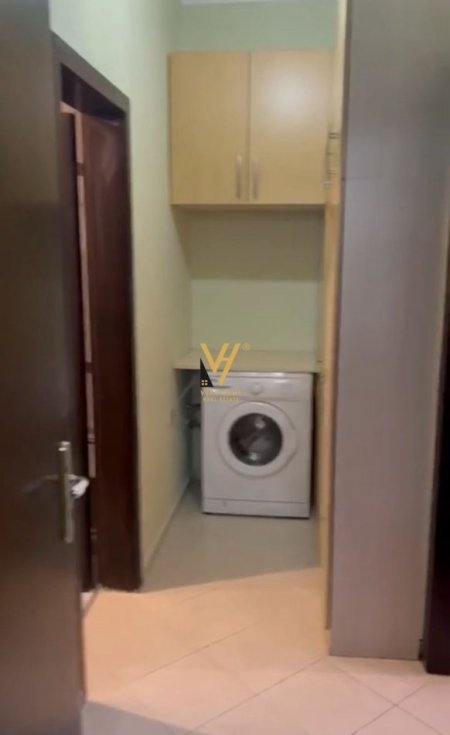 Tirane, jepet me qera apartament 1+1+Ballkon Kati 5, 75 m² 500 € (SELITE)