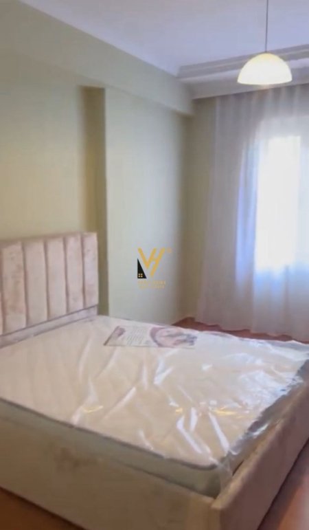 Tirane, jepet me qera apartament 1+1+Ballkon Kati 5, 75 m² 500 € (SELITE)