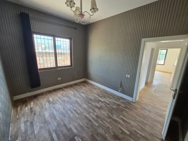 Tirane, jepet me qera ambjent biznesi Kati 3, 580 m² 1.700 € (Shkolla e Bashkuar)