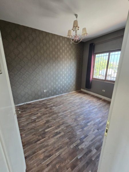Tirane, jepet me qera ambjent biznesi Kati 3, 580 m² 1.700 € (Shkolla e Bashkuar)