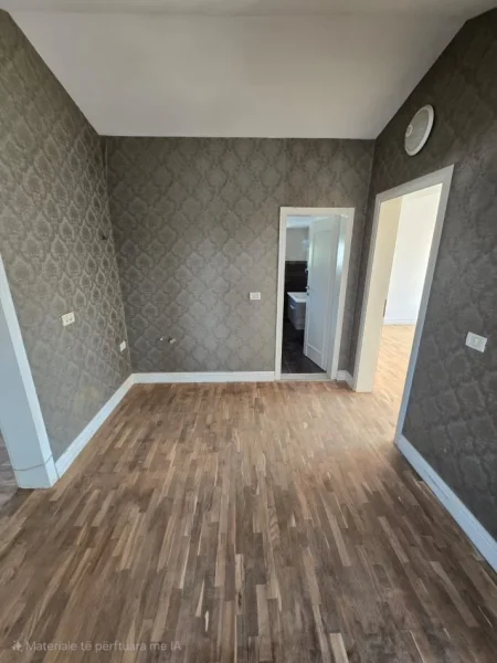 Tirane, jepet me qera ambjent biznesi Kati 3, 580 m² 1.700 € (Shkolla e Bashkuar)