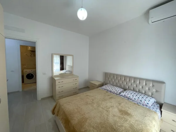 Tirane, jepet me qera apartament 3+1 Kati 5, 100 m² 600 € (KINOSTUDIO)