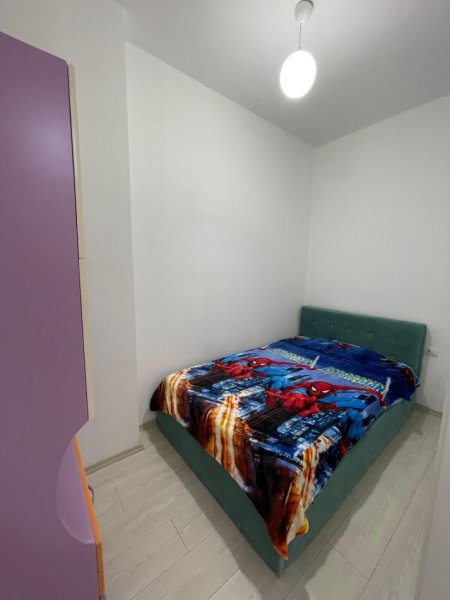 Tirane, jepet me qera apartament 3+1 Kati 5, 100 m² 600 € (KINOSTUDIO)