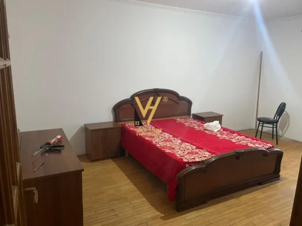 Tirane, jepet me qera apartament 2+1+Ballkon Kati 6, 110 m² 700 € (LAPRAKE)