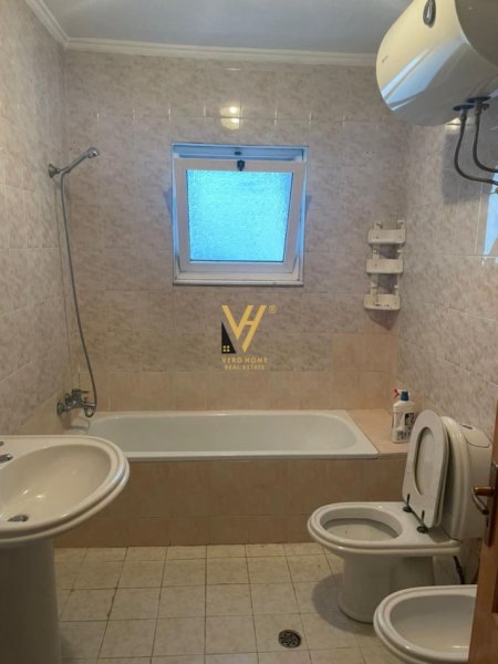 Tirane, jepet me qera apartament 2+1+Ballkon Kati 6, 110 m² 700 € (LAPRAKE)