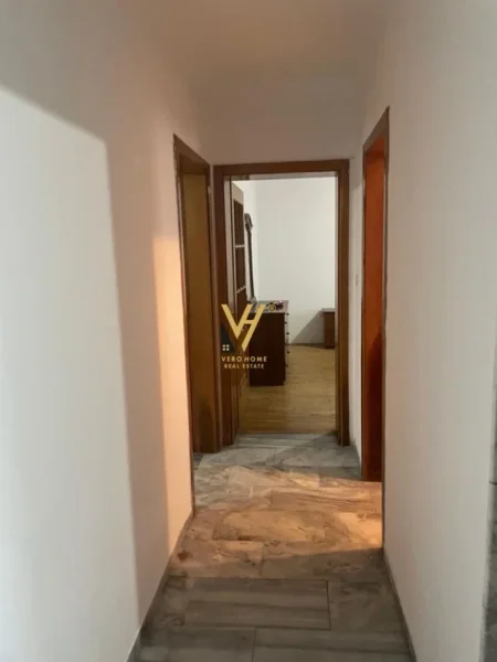 Tirane, jepet me qera apartament 2+1+Ballkon Kati 6, 110 m² 700 € (LAPRAKE)