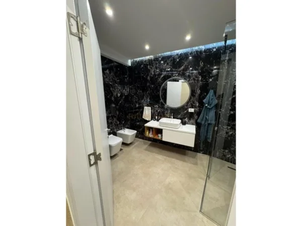 Tirane, shitet apartament 2+1+ Post Pakimi+Ballkon Kati 2, 110 m² 245.000 € (Kodra e Diellit)