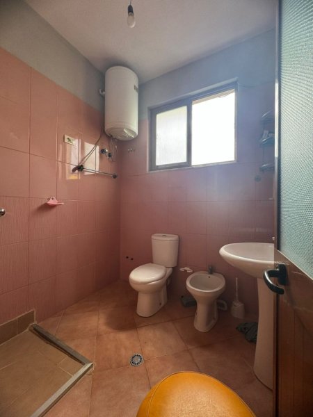 Tirane, jepet me qera apartament 2+1+Ballkon Kati 2, 100 m² 500 € (Rruga 5 Maji)
