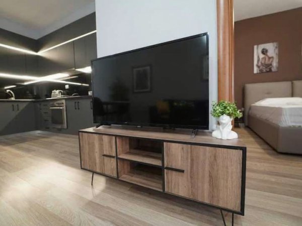 Tirane, jepet me qera apartament 1+1+Ballkon Kati 4, 65 m² 700 € (Pazari i Ri)