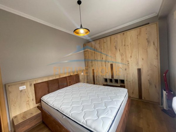 Tirane, jepet me qera apartament 2+1+2+Ballkon Kati 3, 108 m² 1.000 € (Kopshti Botanik)