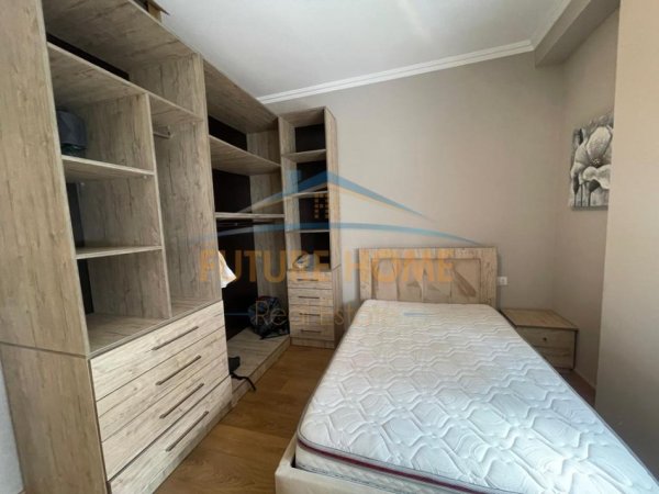 Tirane, jepet me qera apartament 2+1 Kati 3, 108 m² 1000 € (Kopshti Botanik, Tiranë)