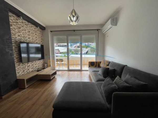 Tirane, jepet me qera apartament 2+1 Kati 3, 108 m² 1000 € (Kopshti Botanik, Tiranë)