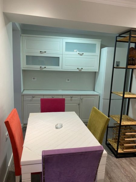 Tirane, jepet me qera apartament 2+1+Ballkon Kati 2, 80 m² 550 € (PORCELAN)