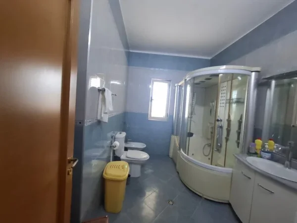 Durres, shitet apartament 2+1 Kati 3, 170 m² 170.000 € 