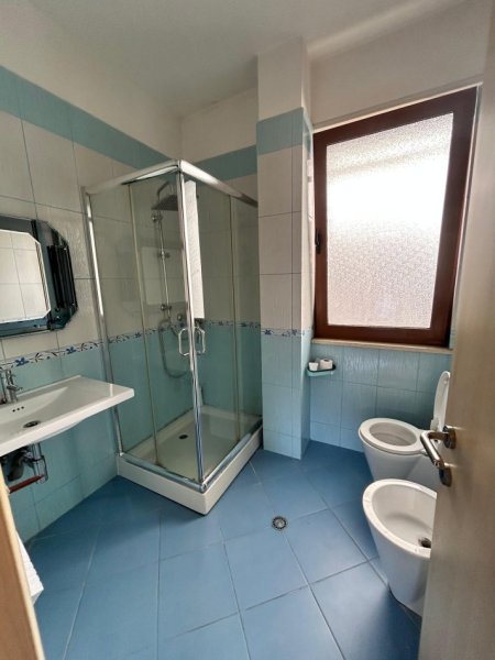 Tirane, jepet me qera Vile 3 Katshe , 254 m² 1.200 € (Kodra e Priftit)