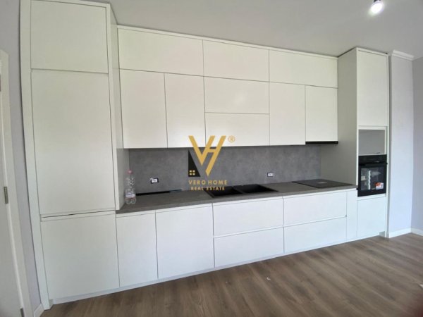 Tirane, jepet me qera zyre Kati 4, 90 m² 550 € (BULEVARDI I RI)