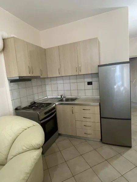 Tirane, jepet me qera apartament 1+1 Kati 0, 55 m² 33.000 € (Rr Gjin Gjergji)