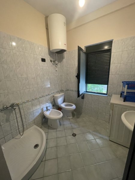 Tirane, jepet me qera apartament 1+1 Kati 0, 55 m² 33.000 € (Rr Gjin Gjergji)