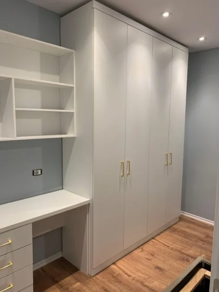 jepet me qera apartament 2+1+Ballkon Kati 3, 70 m² 700 € (Rruga muzaket)