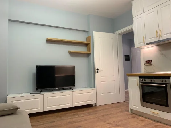 jepet me qera apartament 2+1+Ballkon Kati 3, 70 m² 700 € (Rruga muzaket)