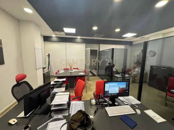 Tirane, shes ambjent biznesi Kati 3, 44 m² 250.000 € (Galeria Etc)