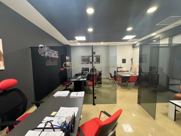 Tirane, shes ambjent biznesi Kati 3, 44 m² 250.000 € (Galeria Etc)