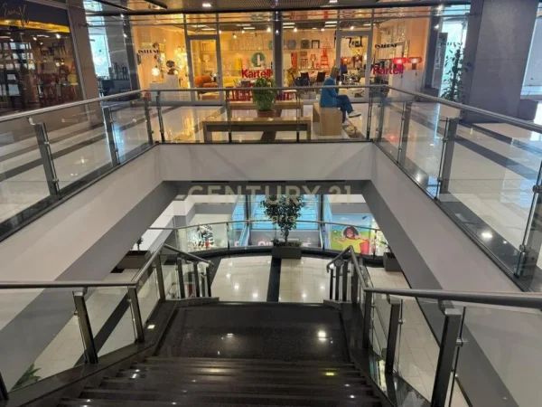 Tirane, shes ambjent biznesi Kati 3, 44 m² 250.000 € (Galeria Etc)