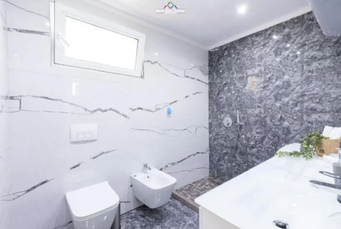 Tirane, shitet apartament 2+1+Ballkon Kati 2, 105 m² 260.000 € (Zogu i Zi)