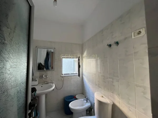 Tirane, jepet me qera apartament 2+1+Aneks+Ballkon Kati 4, 100 m² 130.000 €