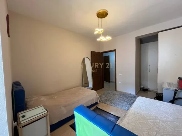 Tirane, jepet me qera apartament 2+1+Aneks+Ballkon Kati 4, 100 m² 130.000 €