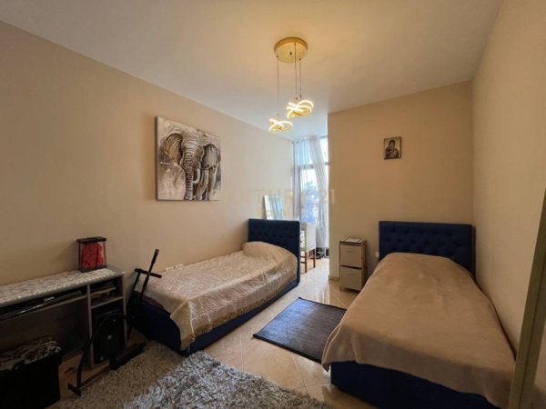 Tirane, jepet me qera apartament 2+1+Aneks+Ballkon Kati 4, 100 m² 130.000 €