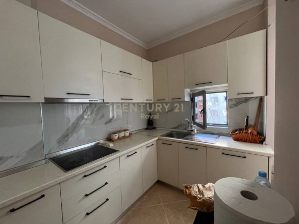 Tirane, jepet me qera apartament 2+1+Aneks+Ballkon Kati 4, 100 m² 130.000 €